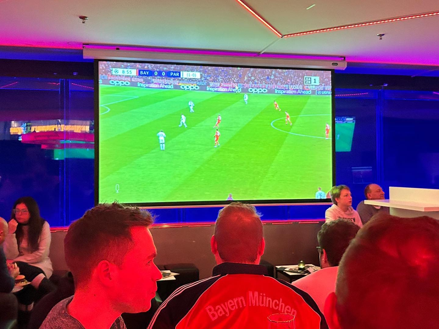 Sportsbar 35 Millimeter | Public Viewing in München | Mr. München | Foto: Sportsbar 35 Millimeter Sportsbar 35 Millimeter | Public Viewing in München | Mr. München | Foto: Sportsbar 35 Millimeter